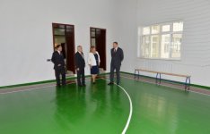 İlham Əliyev Əmircan qəsəbəsindəki 84, Binəqədi rayonundakı 182 nömrəli məktəblərin yeni binasının açılışında iştirak edib (FOTO)