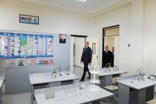 Prezident İlham Əliyev Bakıda 72 nömrəli məktəb-liseydə və 80 nömrəli orta məktəbdə yaradılan şəraitlə tanış olub (FOTO)
