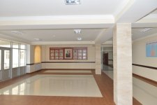 İlham Əliyev Əmircan qəsəbəsindəki 84, Binəqədi rayonundakı 182 nömrəli məktəblərin yeni binasının açılışında iştirak edib (FOTO)