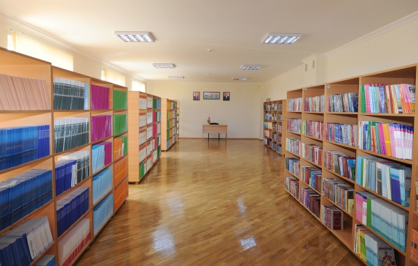 İlham Əliyev Əmircan qəsəbəsindəki 84, Binəqədi rayonundakı 182 nömrəli məktəblərin yeni binasının açılışında iştirak edib (FOTO)