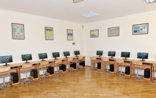 İlham Əliyev Əmircan qəsəbəsindəki 84, Binəqədi rayonundakı 182 nömrəli məktəblərin yeni binasının açılışında iştirak edib (FOTO)