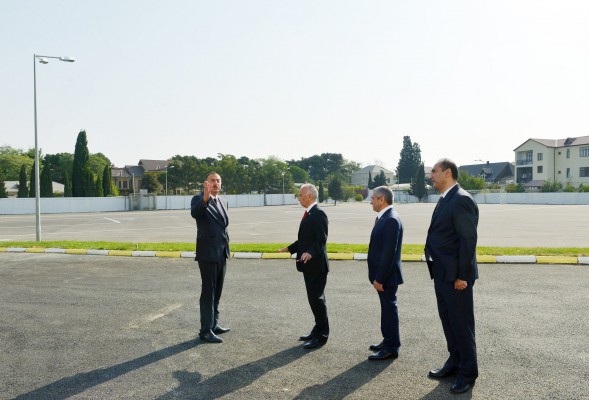 Prezident İlham Əliyev Bakıda 72 nömrəli məktəb-liseydə və 80 nömrəli orta məktəbdə yaradılan şəraitlə tanış olub (FOTO)