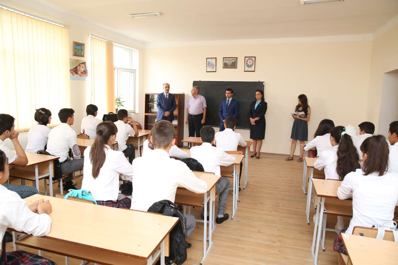 Bilik Fondunun layihəsi: Alimlər və səfirlər məktəblərdə dərs dedilər (FOTO)