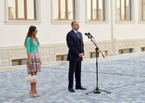 Prezident İlham Əliyev: Azərbaycanın uğurlu gələcəyi cəmiyyətin intellektual potensialından asılıdır (FOTO)