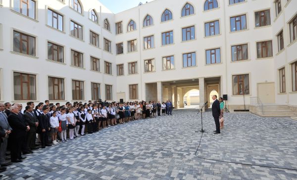 Prezident İlham Əliyev: Azərbaycanın uğurlu gələcəyi cəmiyyətin intellektual potensialından asılıdır (FOTO)
