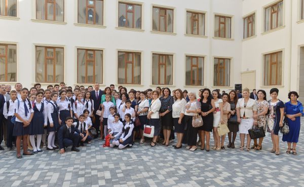 Prezident İlham Əliyev: Azərbaycanın uğurlu gələcəyi cəmiyyətin intellektual potensialından asılıdır (FOTO)
