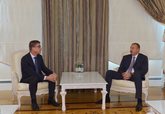 Prezident İlham Əliyev Almaniya Bundestaqının fraksiya sədrinin müavinini qəbul edib