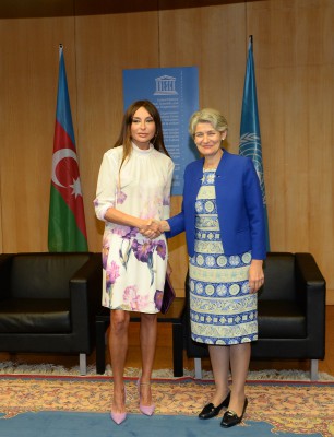 Azərbaycanın birinci xanımı Mehriban Əliyeva “Qobustan kölgələri” baletinin UNESCO-da nümayişini izləyib (FOTO)