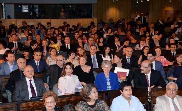 Azərbaycanın birinci xanımı Mehriban Əliyeva “Qobustan kölgələri” baletinin UNESCO-da nümayişini izləyib (FOTO)
