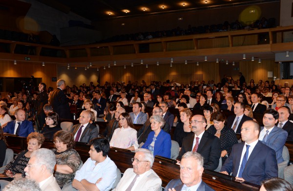 Azərbaycanın birinci xanımı Mehriban Əliyeva “Qobustan kölgələri” baletinin UNESCO-da nümayişini izləyib (FOTO)