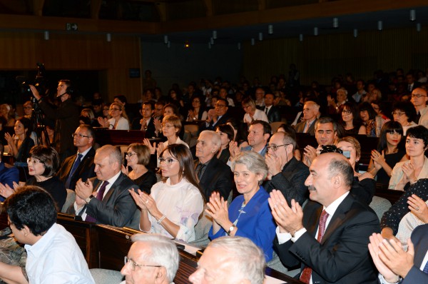Azərbaycanın birinci xanımı Mehriban Əliyeva “Qobustan kölgələri” baletinin UNESCO-da nümayişini izləyib (FOTO)