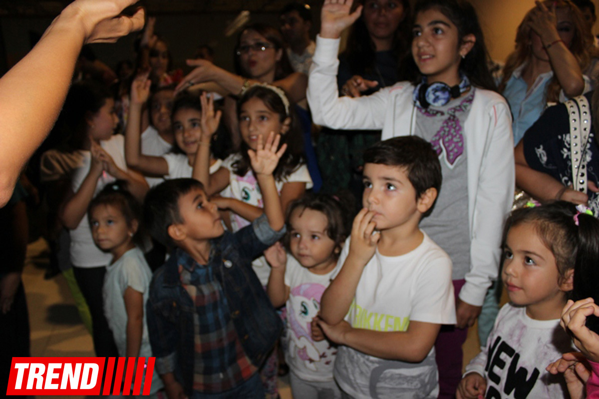 Bakıda möhtəşəm "Dinozavrlar şousu" açılıb - ulduzlar, uşaq və valideynlərin sevinci (FOTO)