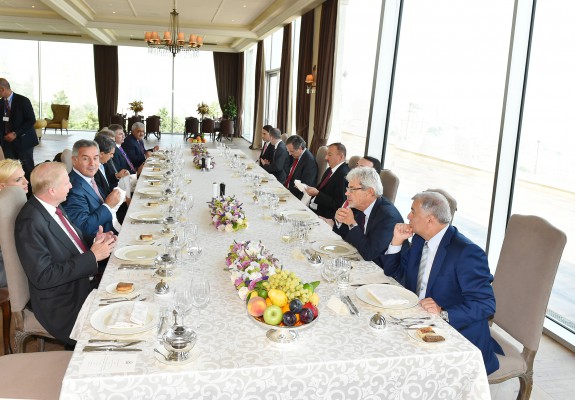İlham Əliyevin adından dövlət, hökumət və nümayəndə heyətləri başçılarının şərəfinə nahar verilib (FOTO)