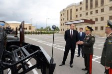 İlham Əliyev Daxili Qoşunların Qəbələdəki "N" saylı hərbi hissəsində inşa olunan yeni şəhərciyin açılışında iştirak edib (FOTO)