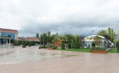İlham Əliyev İsmayıllıda uşaq istirahət və əyləncə parkında yaradılan şəraitlə tanış olub (FOTO)