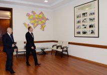 İlham Əliyev İsmayıllı Rayon İcra Hakimiyyətinin inzibati binasında əsaslı yenidənqurma işlərindən sonra yaradılan şəraitlə tanış olub (FOTO)
