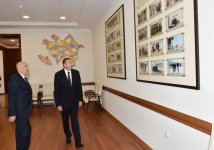 İlham Əliyev İsmayıllı Rayon İcra Hakimiyyətinin inzibati binasında əsaslı yenidənqurma işlərindən sonra yaradılan şəraitlə tanış olub (FOTO)