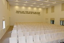 İlham Əliyev İsmayıllı Rayon İcra Hakimiyyətinin inzibati binasında əsaslı yenidənqurma işlərindən sonra yaradılan şəraitlə tanış olub (FOTO)