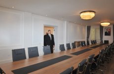 İlham Əliyev İsmayıllı Rayon İcra Hakimiyyətinin inzibati binasında əsaslı yenidənqurma işlərindən sonra yaradılan şəraitlə tanış olub (FOTO)