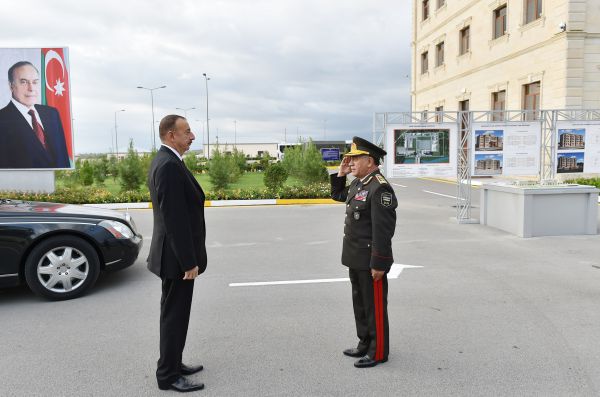 İlham Əliyev Daxili Qoşunların Qəbələdəki "N" saylı hərbi hissəsində inşa olunan yeni şəhərciyin açılışında iştirak edib (FOTO)