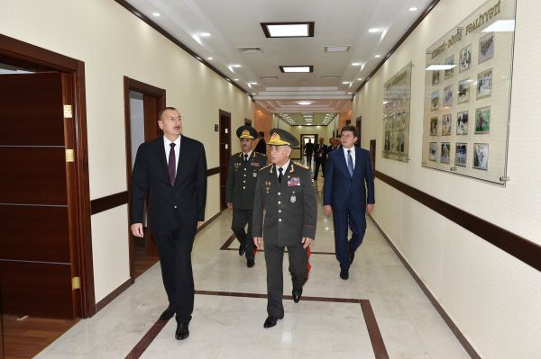 İlham Əliyev Daxili Qoşunların Qəbələdəki "N" saylı hərbi hissəsində inşa olunan yeni şəhərciyin açılışında iştirak edib (FOTO)