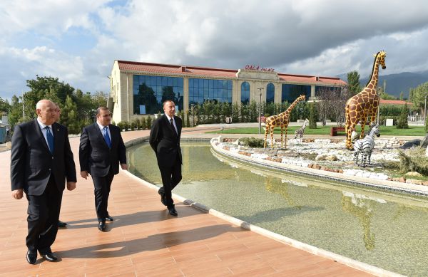 İlham Əliyev İsmayıllıda uşaq istirahət və əyləncə parkında yaradılan şəraitlə tanış olub (FOTO)