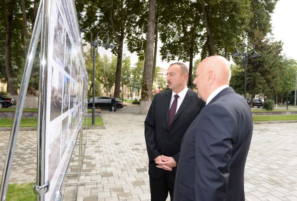 İlham Əliyev İsmayıllı Rayon İcra Hakimiyyətinin inzibati binasında əsaslı yenidənqurma işlərindən sonra yaradılan şəraitlə tanış olub (FOTO)