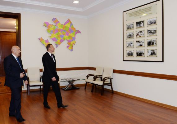 İlham Əliyev İsmayıllı Rayon İcra Hakimiyyətinin inzibati binasında əsaslı yenidənqurma işlərindən sonra yaradılan şəraitlə tanış olub (FOTO)