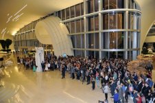 Leyla Əliyeva Bakıda məşhur fransız rəssamı Bernar Buffenin fərdi sərgisinin açılış mərasimində iştirak edib (FOTO)