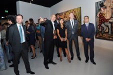 Leyla Əliyeva Bakıda məşhur fransız rəssamı Bernar Buffenin fərdi sərgisinin açılış mərasimində iştirak edib (FOTO)