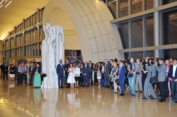 Leyla Əliyeva Bakıda məşhur fransız rəssamı Bernar Buffenin fərdi sərgisinin açılış mərasimində iştirak edib (FOTO)