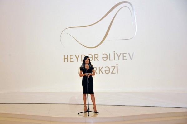 Leyla Əliyeva Bakıda məşhur fransız rəssamı Bernar Buffenin fərdi sərgisinin açılış mərasimində iştirak edib (FOTO)