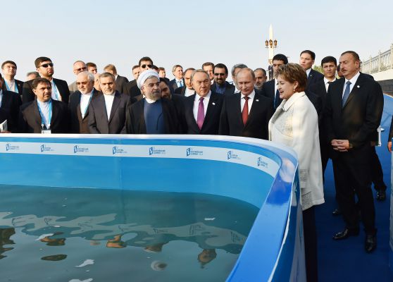 Xəzəryanı ölkələrin prezidentləri Volqa çayına balıq buraxıblar (FOTO)