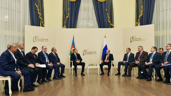 Vladimir Putin: Rusiya ilə Azərbaycan arasında münasibətlər həmişə dostluq və etimad xarakteri daşıyıb (FOTO)