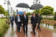 Prezident İlham Əliyev Həştərxanda ümummilli lider Heydər Əliyevin abidəsini ziyarət edib (FOTO)