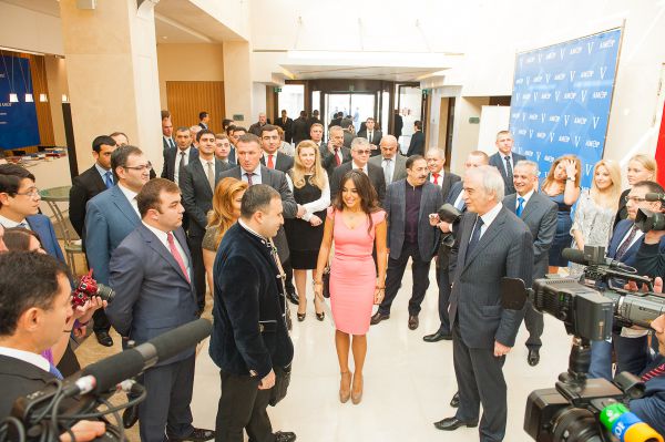 Leyla Əliyeva: Azərbaycanda müxtəlif millətlərə, dinlərə, mədəniyyətlərə mənsub insanlar həmişə sülh şəraitində yaşayıblar (FOTO)
