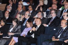 Prezident İlham Əliyev və xanımı IV Bakı Beynəlxalq Humanitar Forumunun açılış mərasimində iştirak ediblər (FOTO)