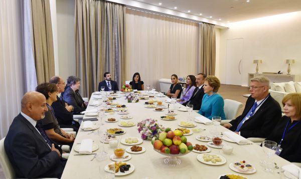Prezident İlham Əliyev və xanımı IV Bakı Beynəlxalq Humanitar Forumunun açılış mərasimində iştirak ediblər (FOTO)