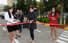 Mehriban Əliyeva Nizami rayonunda əsaslı təmirdən sonra körpələr evi-uşaq bağçasının açılışında iştirak edib (FOTO)