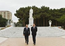 Prezident İlham Əliyev Xırdalanda ümummilli lider Heydər Əliyevin abidəsini ziyarət edib (FOTO)