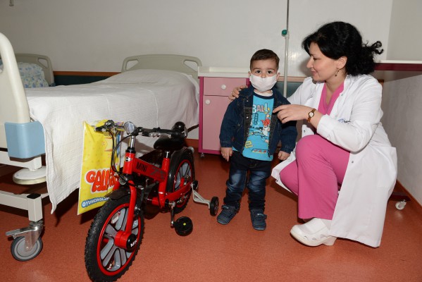 Heydər Əliyev Fondunun vitse-prezidenti Leyla Əliyeva Talassemiya Mərkəzində olub (FOTO)