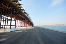 İlham Əliyev Pirallahı adasını Abşeron yarımadası ilə birləşdirəcək yeni körpüdə görülən inşaat işləri ilə tanış olub (FOTO)