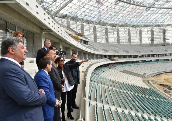 Prezident İlham Əliyev və xanımı Bakı Olimpiya Stadionunda tikinti işlərinin gedişi ilə tanış olublar (FOTO)