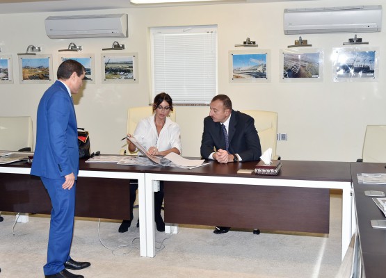Prezident İlham Əliyev və xanımı Bakı Olimpiya Stadionunda tikinti işlərinin gedişi ilə tanış olublar (FOTO)