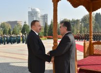 Azərbaycan Prezidenti İlham Əliyevin Düşənbədə rəsmi qarşılanma mərasimi olub (FOTO)