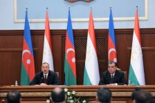 Azərbaycan və Tacikistan prezidentləri mətbuata birgə bəyanatlarla çıxış ediblər (FOTO)