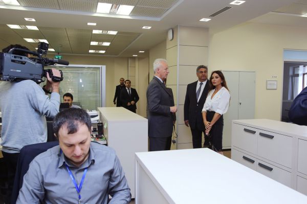 Mehriban Əliyeva Avropa Oyunları Əməliyyat Komitəsinin ofisində yaradılan şəraitlə tanış olub (FOTO)