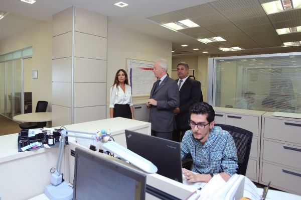 Mehriban Əliyeva Avropa Oyunları Əməliyyat Komitəsinin ofisində yaradılan şəraitlə tanış olub (FOTO)