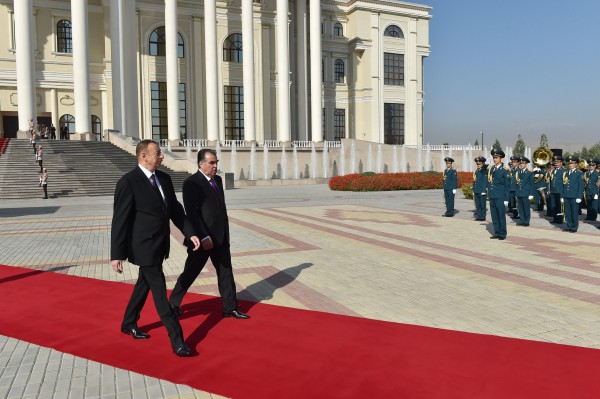 Azərbaycan Prezidenti İlham Əliyevin Düşənbədə rəsmi qarşılanma mərasimi olub (FOTO)