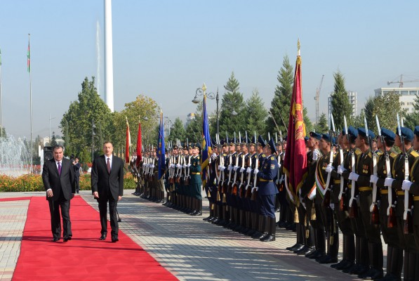 Azərbaycan Prezidenti İlham Əliyevin Düşənbədə rəsmi qarşılanma mərasimi olub (FOTO)